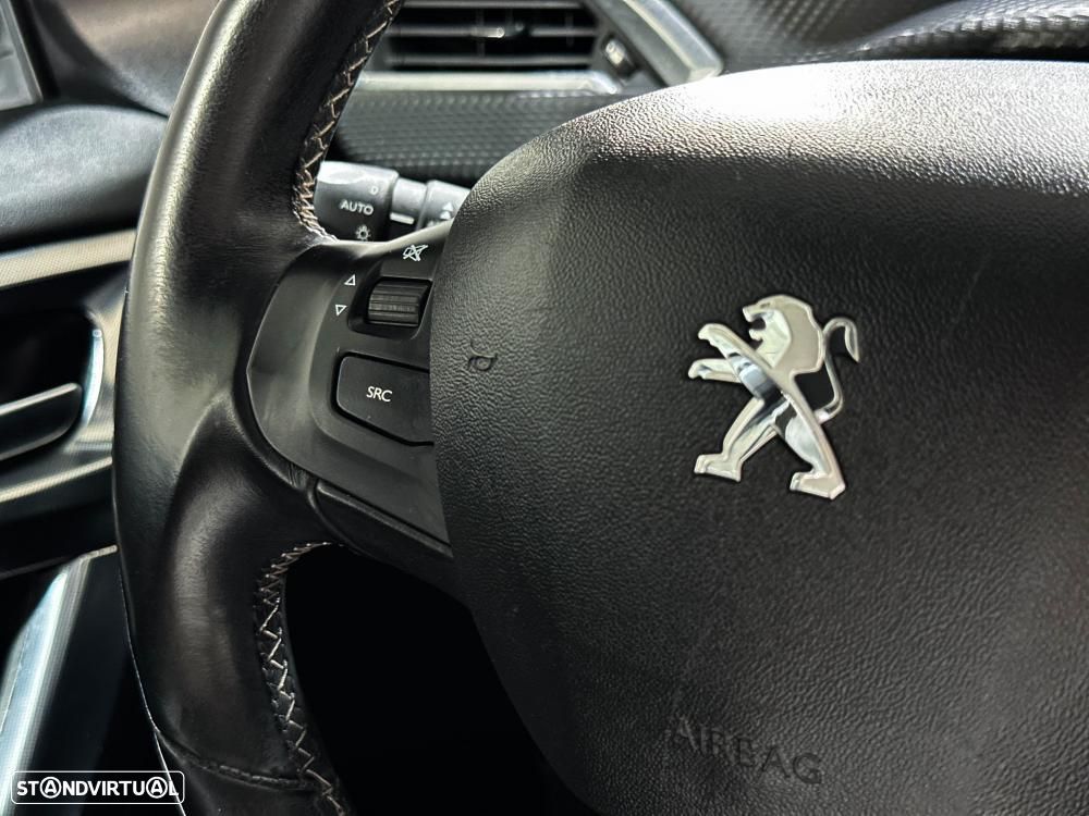 Peugeot 2008 1.2 PureTech GT Line - 37