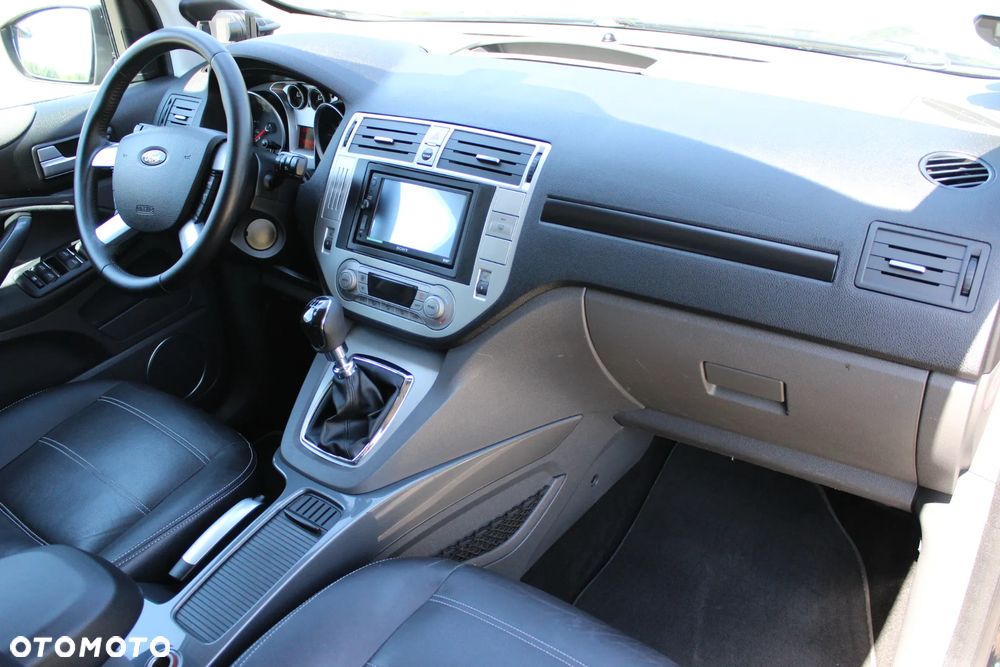 Ford Kuga 2.0 TDCi 2x4 Titanium - 22