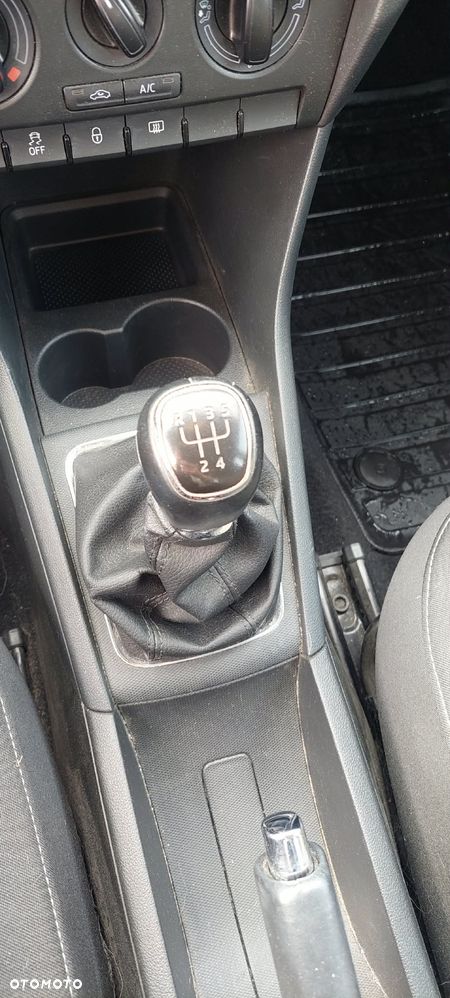 Skoda RAPID 1.2 Ambition - 11