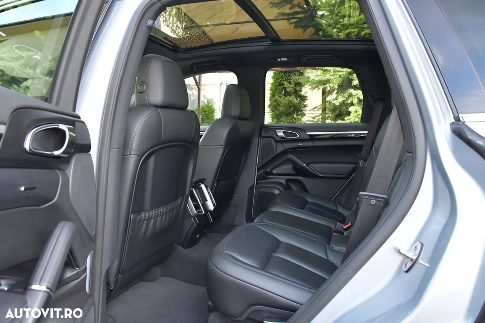 Porsche Cayenne - 10