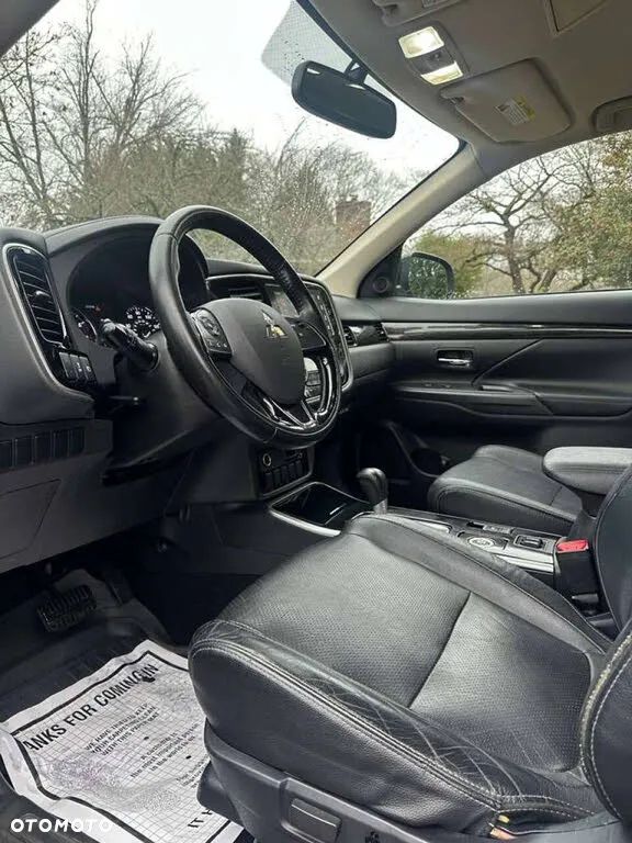 Mitsubishi Outlander 2.4 Instyle NAVI EU5 CVT - 10