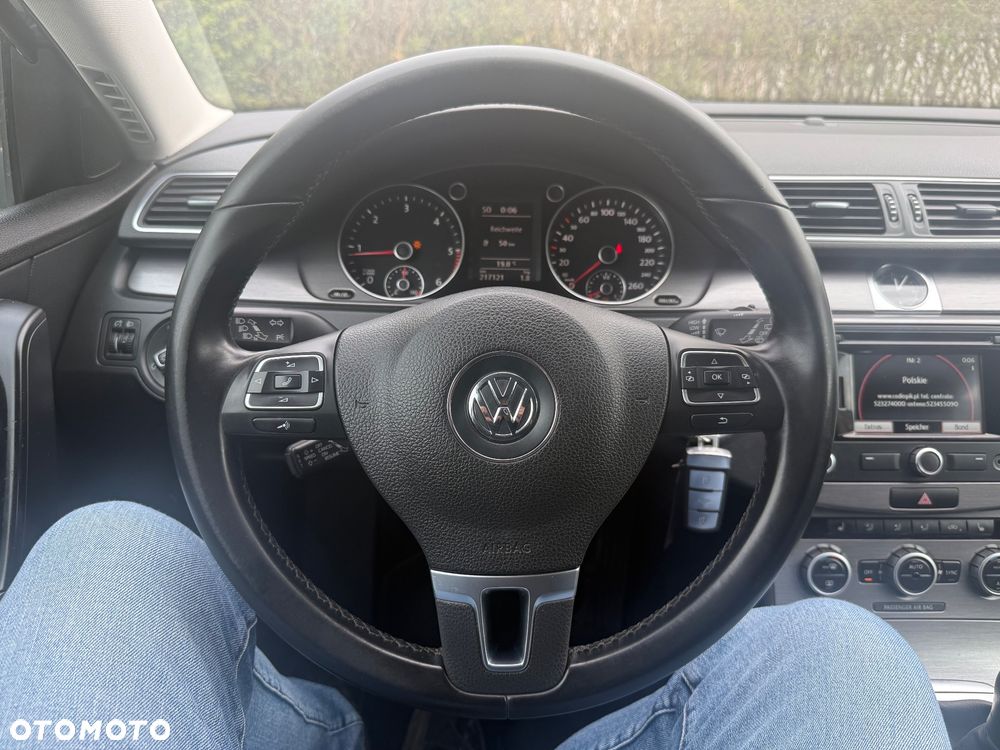 Volkswagen Passat - 25