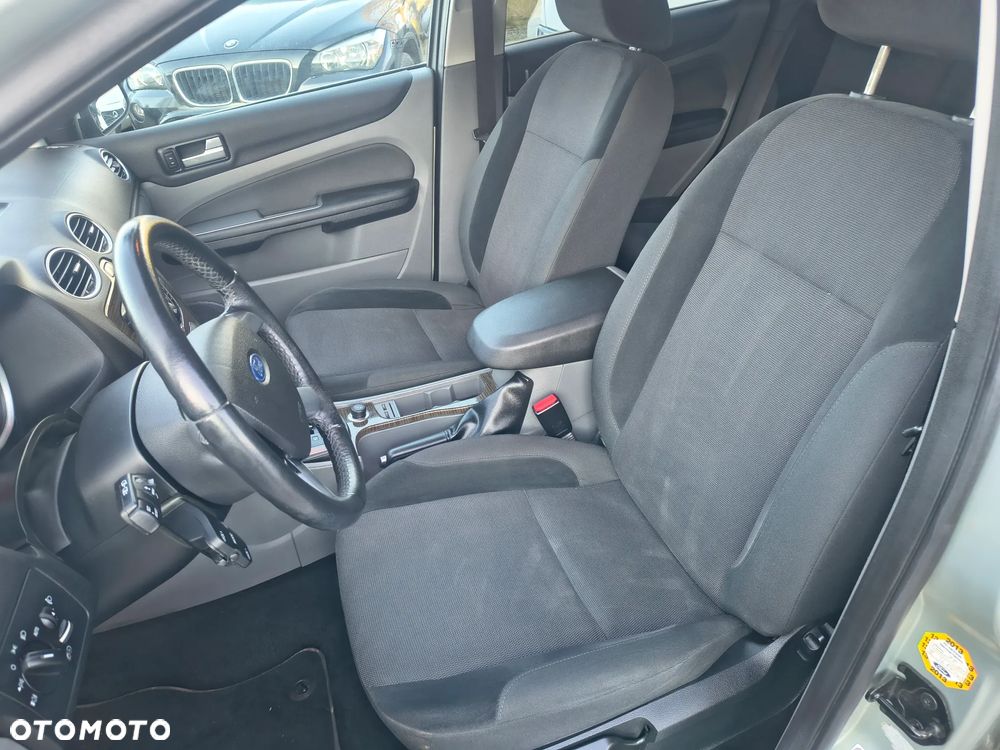 Ford Focus 1.6 Ghia - 14