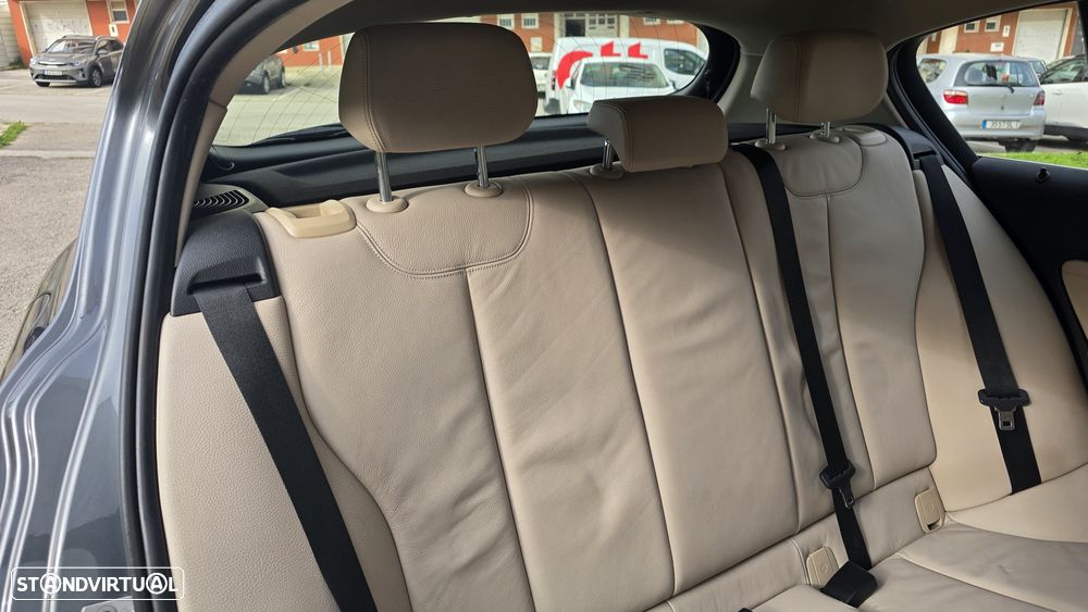 BMW 116 d Line Urban - 23