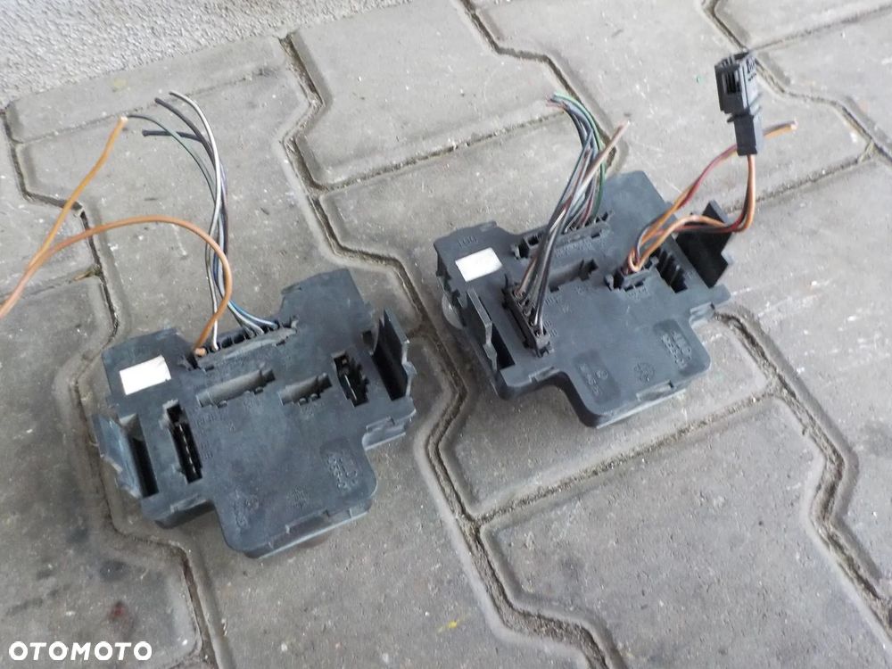 VW T4 WKŁAD LAMPY TYŁ PRAWY LEWY KOSTKI - 2