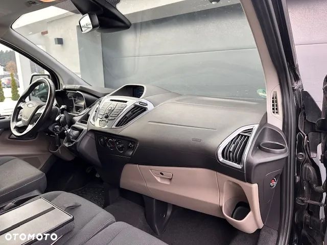 Ford Tourneo Custom - 24