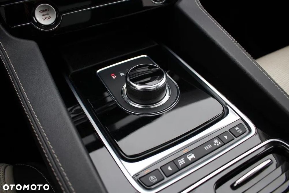 Jaguar F-Pace 2.0 i4D AWD R-Sport - 29