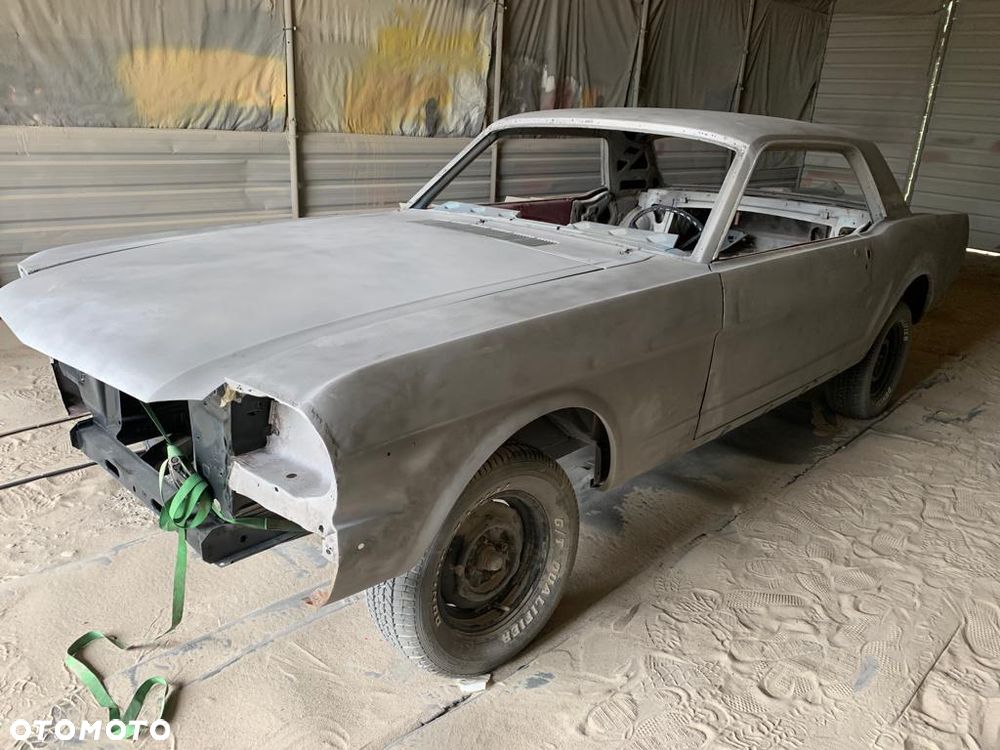 Ford Mustang - 35