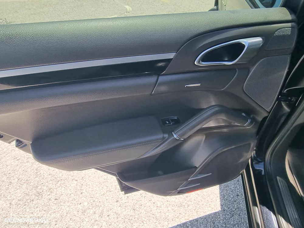 Porsche Cayenne S E-Hybrid - 22