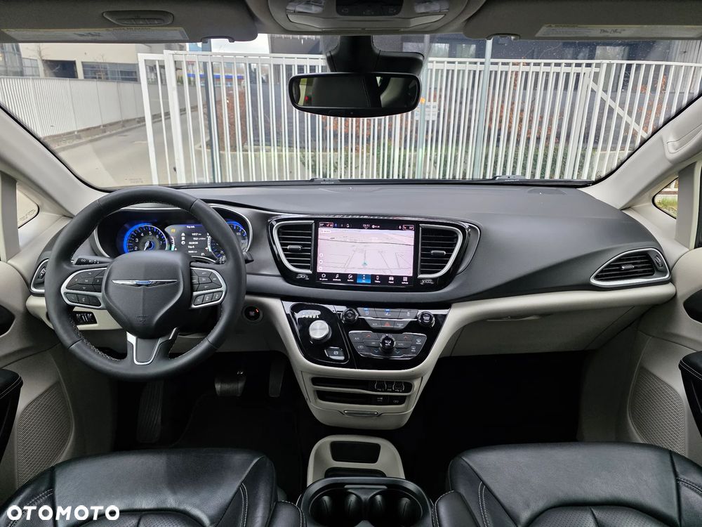 Chrysler Pacifica - 10