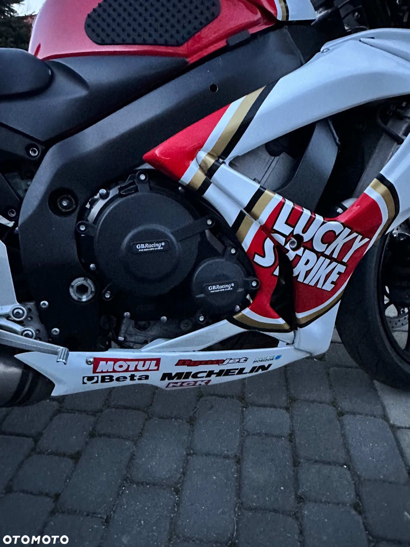 Suzuki GSX-R - 1