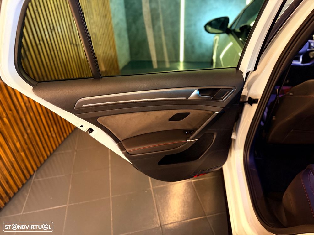 VW Golf GTI TCR 2.0 TSI OPF DSG - 22