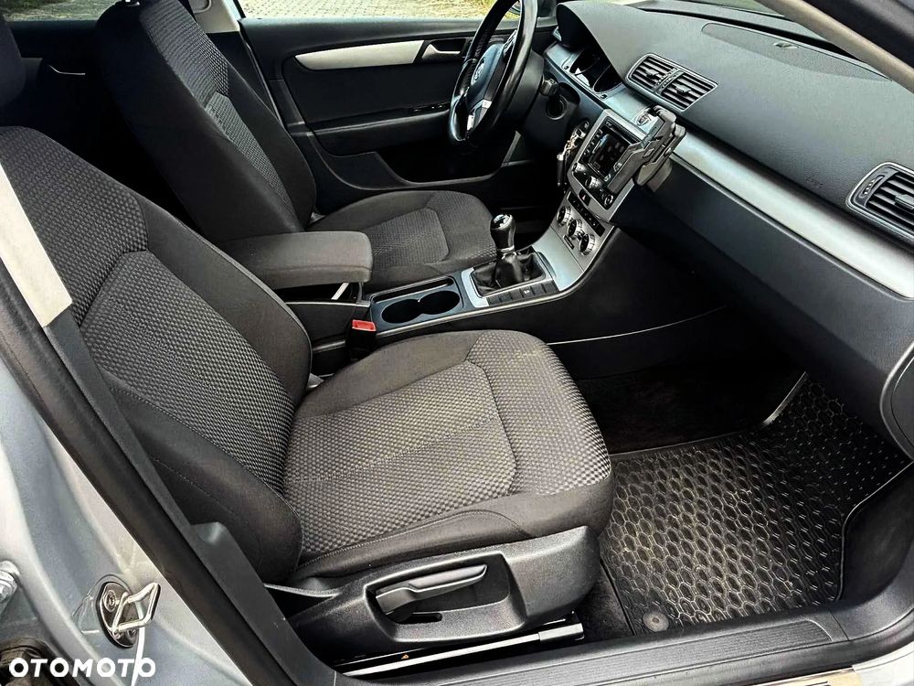 Volkswagen Passat 2.0 TDI Comfortline - 11
