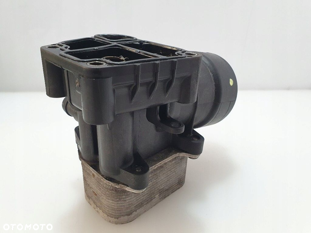 AUDI A3 8P GOLF TOURAN CADDY PODSTAWA FILTRA OLEJU TDI OBUDOWA 03L115389C - 8