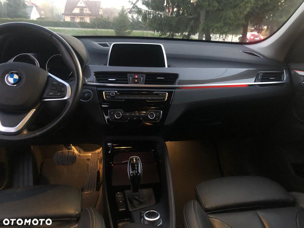 BMW X1 sDrive18d xLine - 25