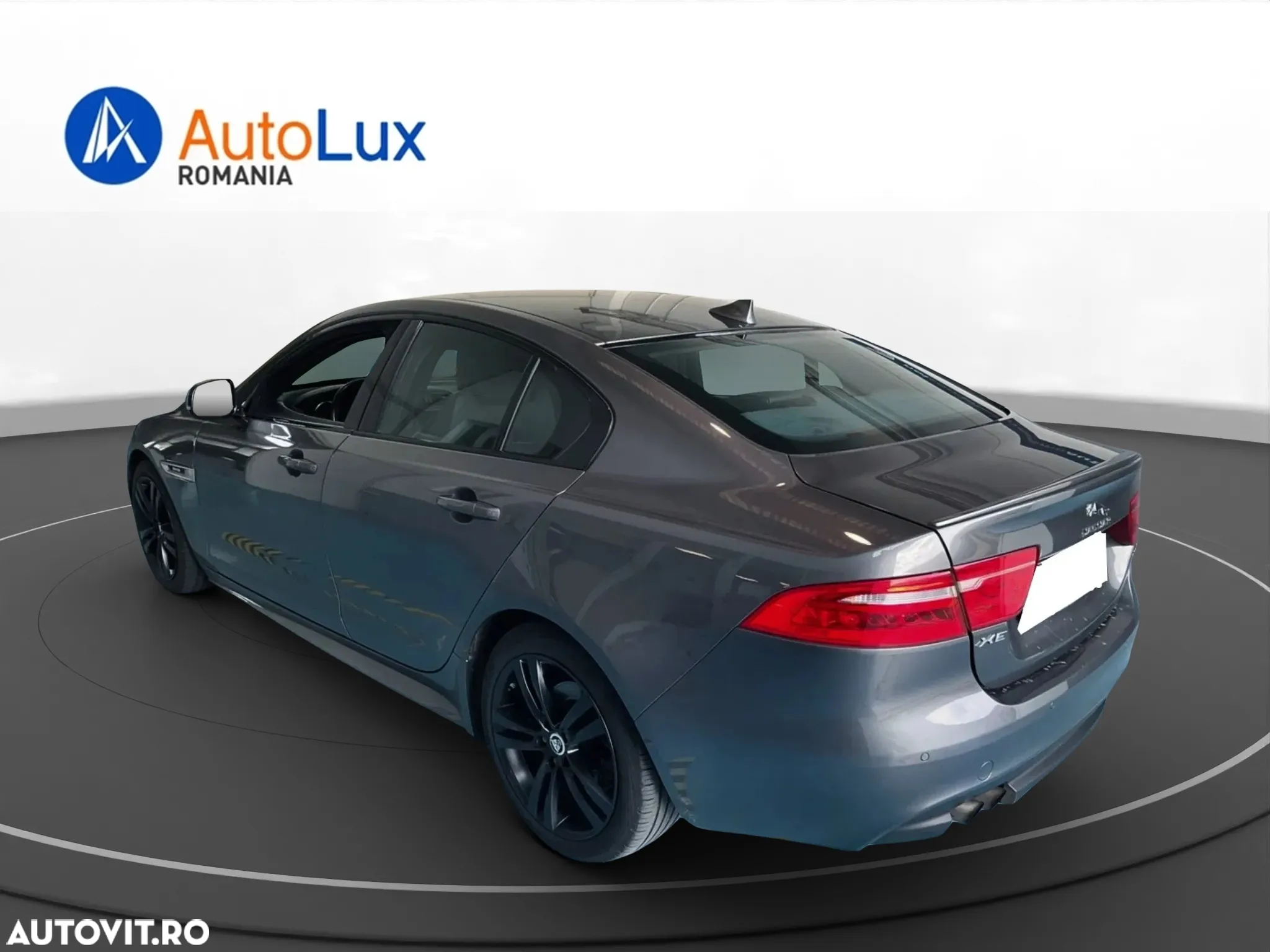 Jaguar XE 2.0 R-Sport - 4