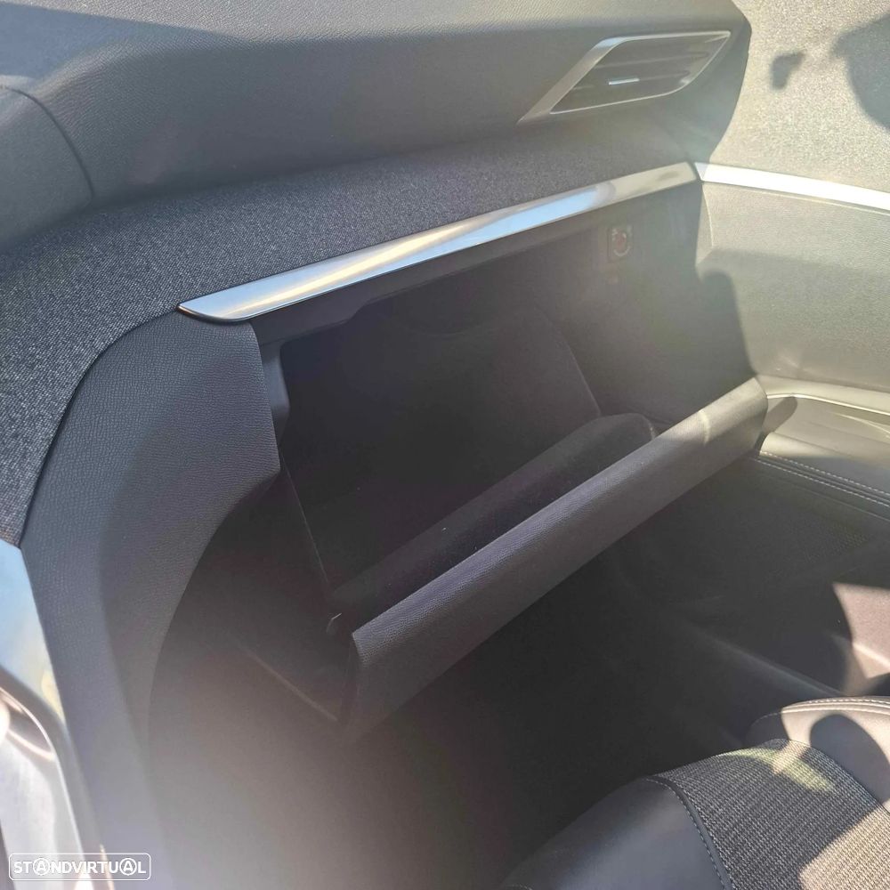 Peugeot 3008 1.5 BlueHDi Allure Pack — fotografia 32