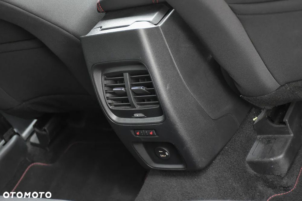Ford Kuga 1.5 EcoBoost FWD ST-Line X - 36