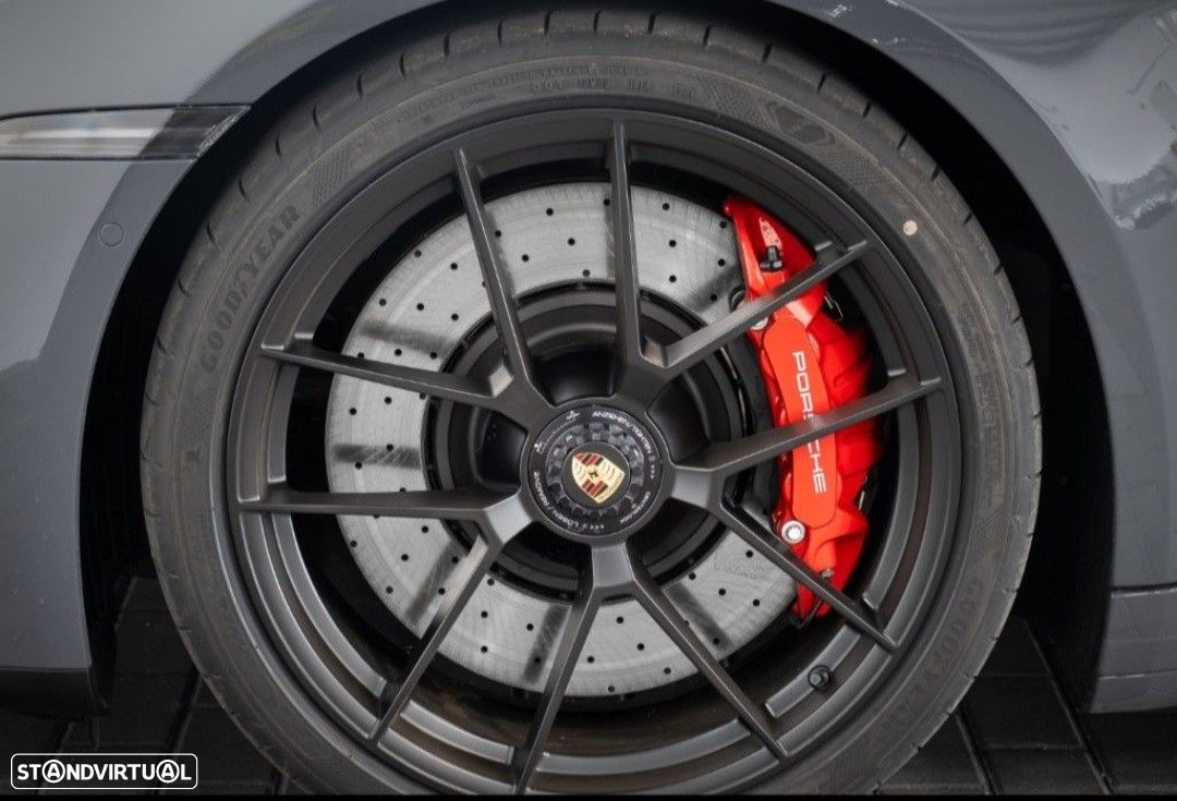 Porsche 911 (992) Carrera 4 GTS - 4