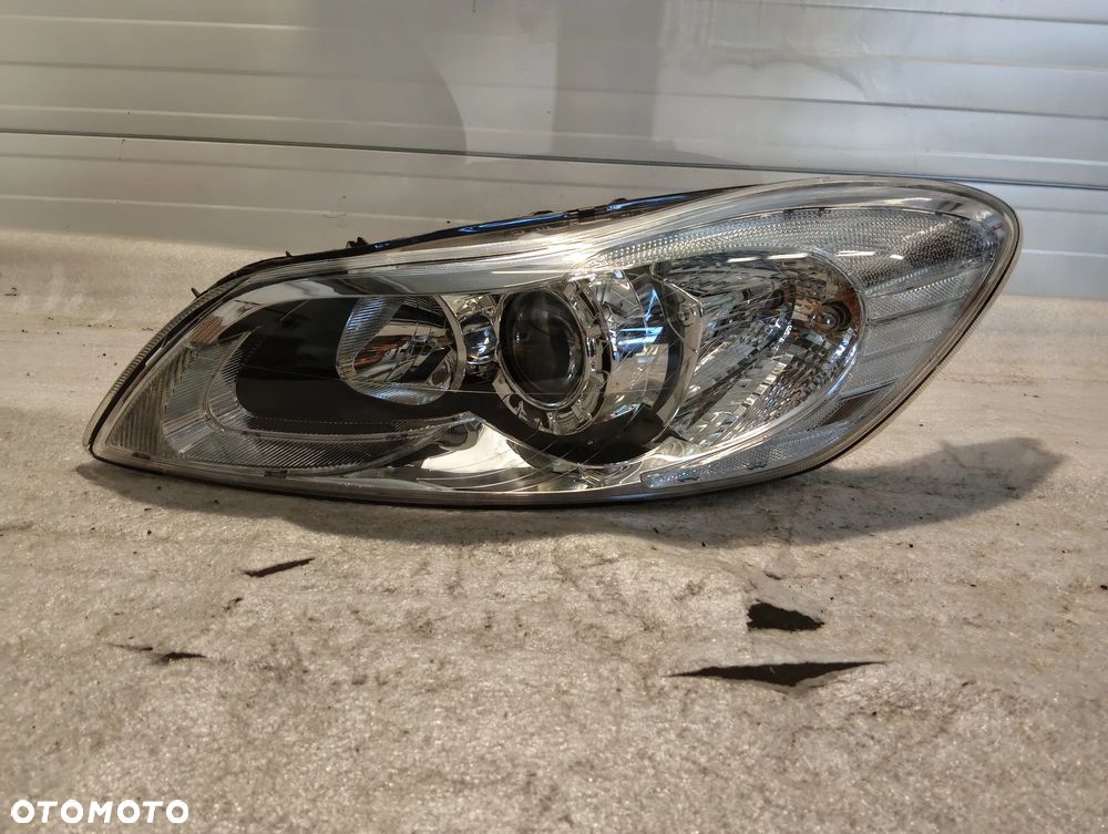Volvo C30 LAMPA ZW PRZÓD STRONA PRAWA 31299814 - 1