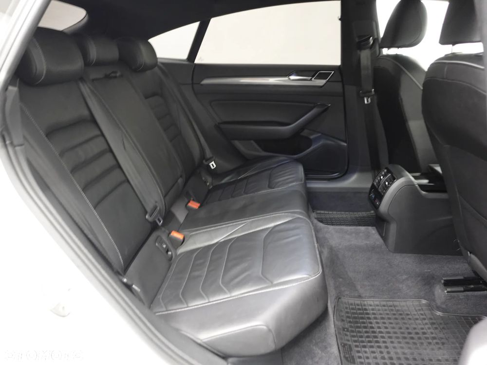 Volkswagen Arteon 2.0 TDI SCR DSG R-Line - 24