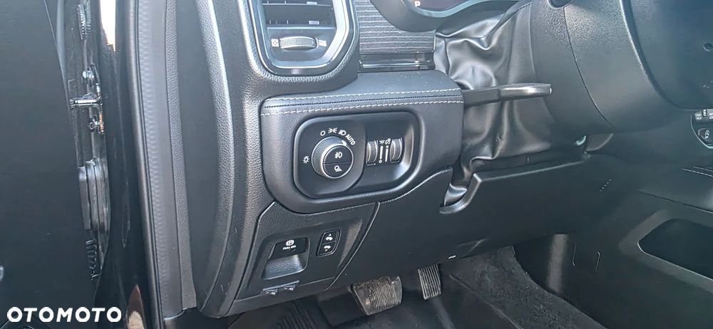 RAM 1500 5.7 Crew Cab Shortbed Limited Black - 34