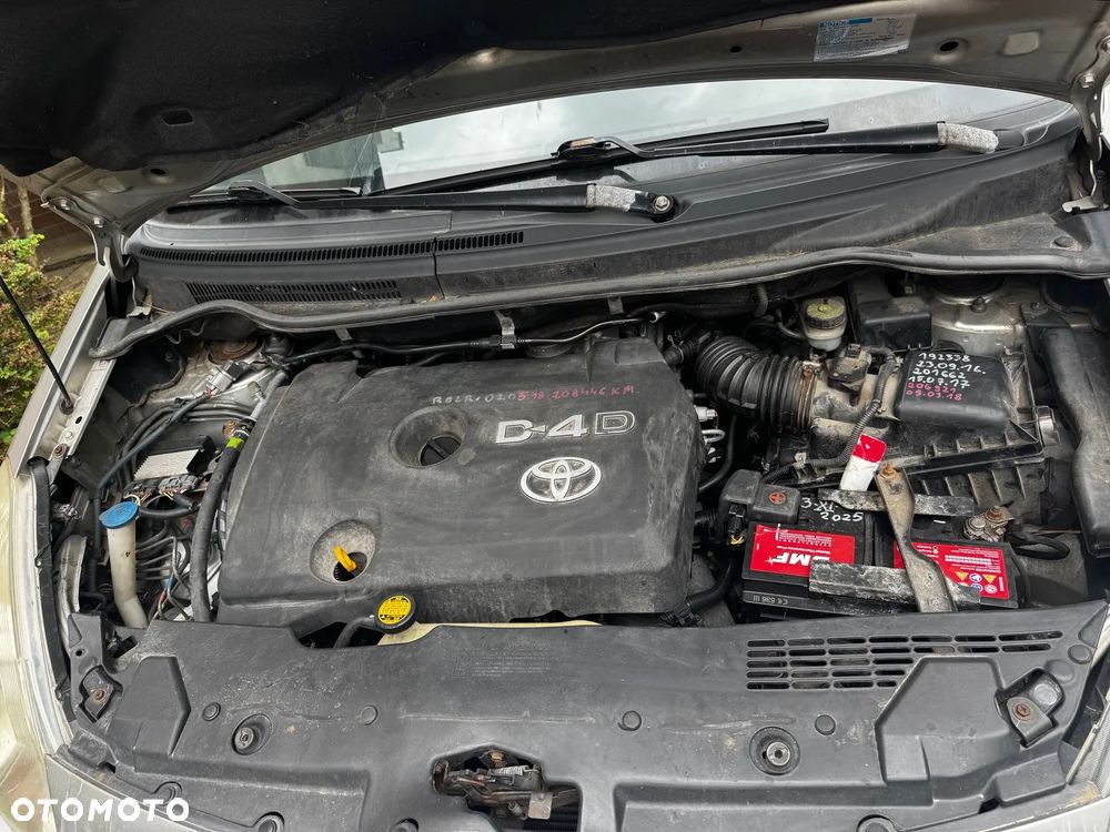 Toyota Corolla Verso 2.2 D-4D Premium - 21