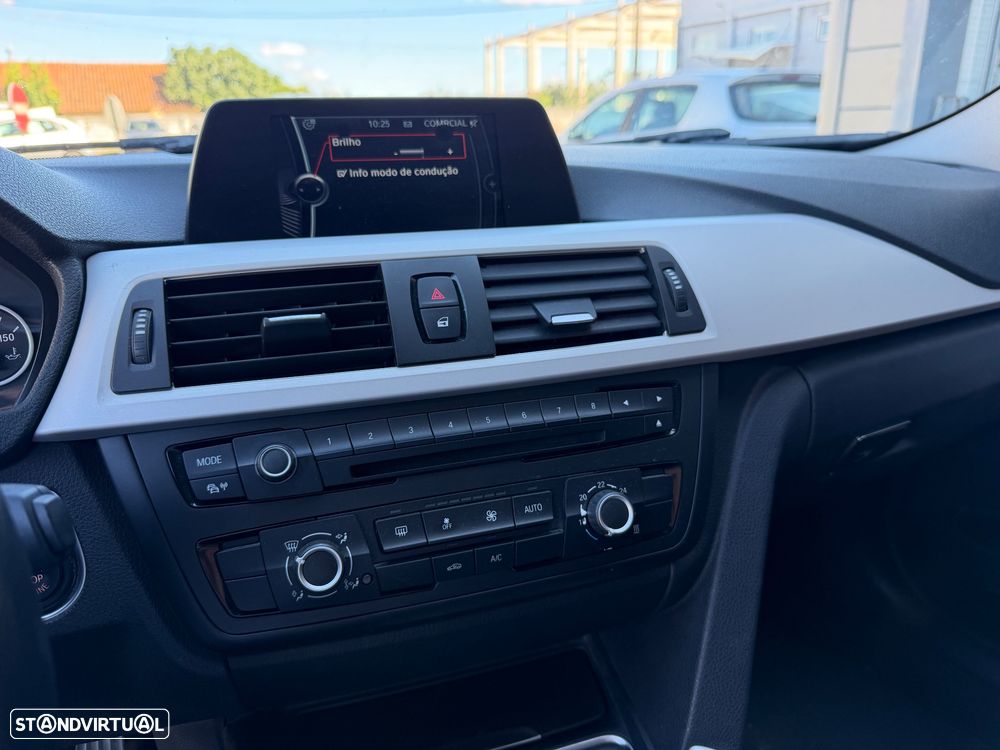 BMW 318 d Sport Auto - 12