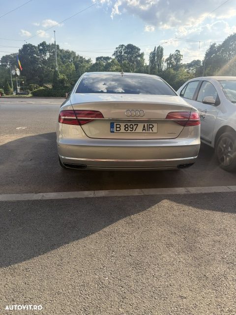 Audi A8 - 4