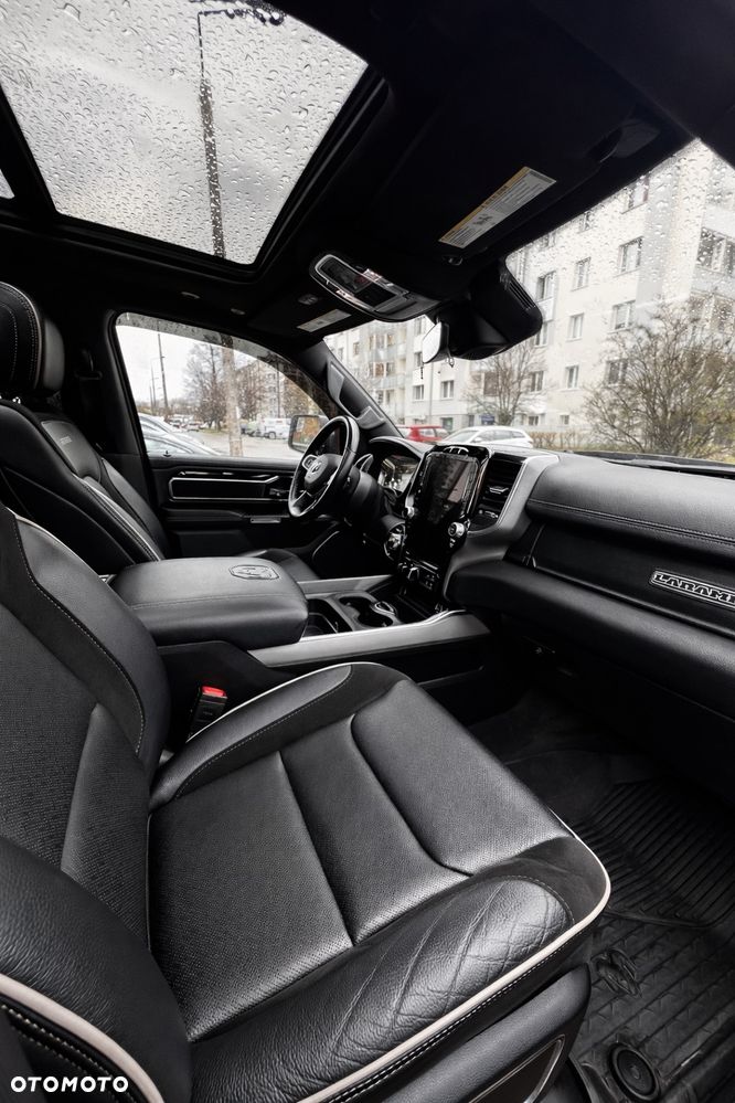 RAM 1500 5.7 Crew Cab Shortbed Laramie Black - 18