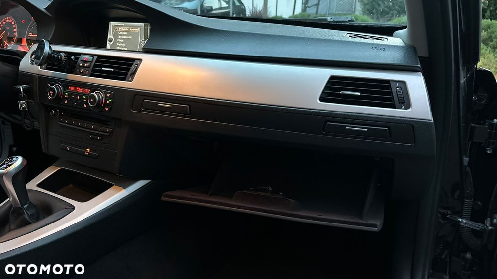 BMW Seria 3 320d Efficient Dynamics - 37