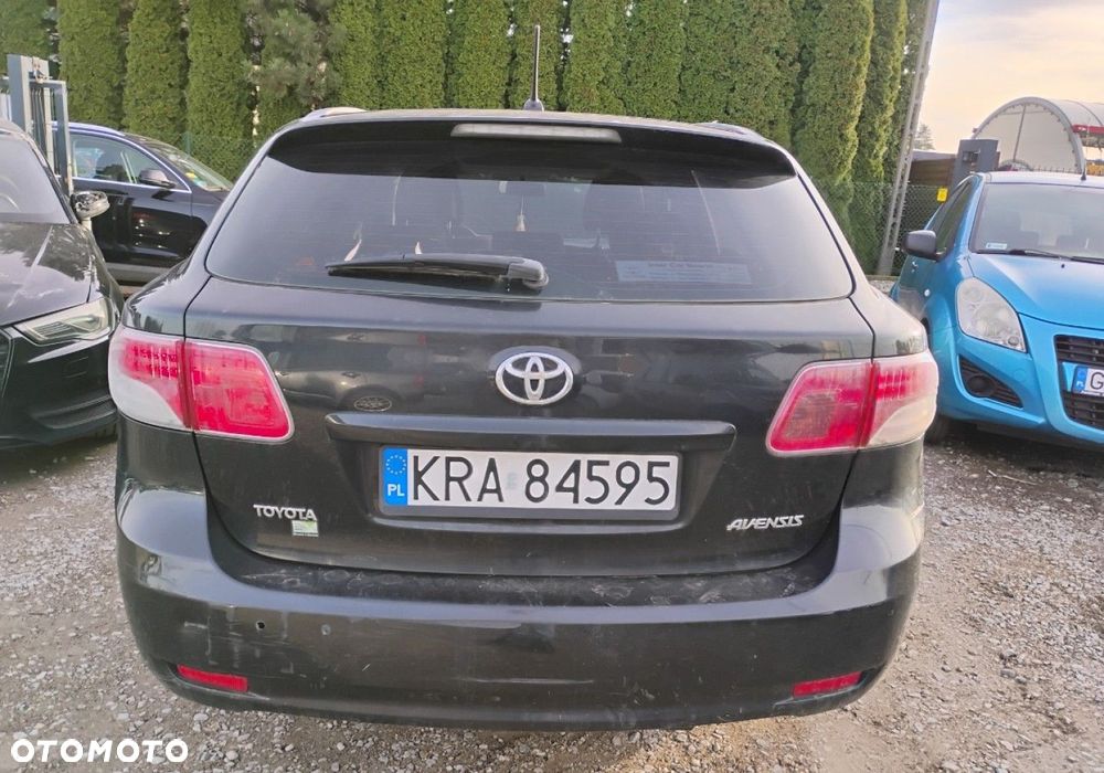 Toyota Avensis - 18
