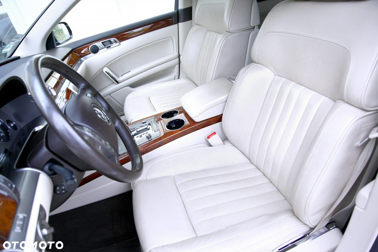 Volkswagen Phaeton - 18