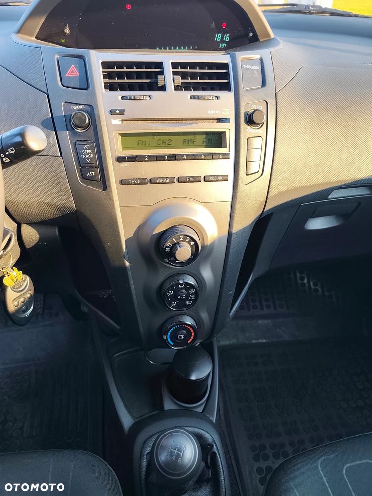 Toyota Yaris 1.0 VVT-i Luna - 7