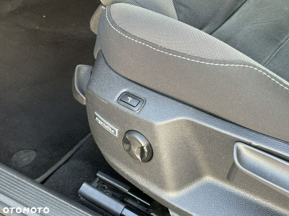 Volkswagen Golf 1.5 eTSI OPF DSG Style - 21