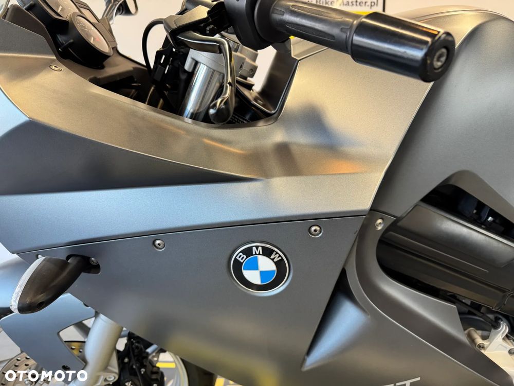 BMW F - 22