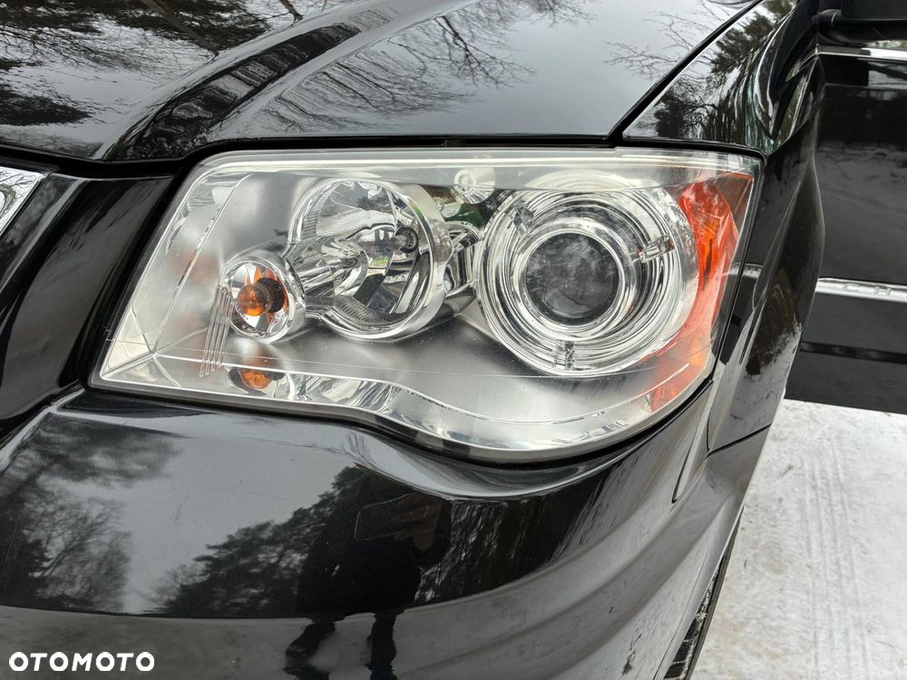 Chrysler Town & Country 3.6 Limited - 38