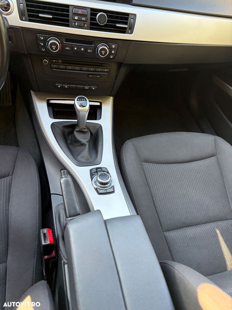 BMW Seria 3 320d - 23