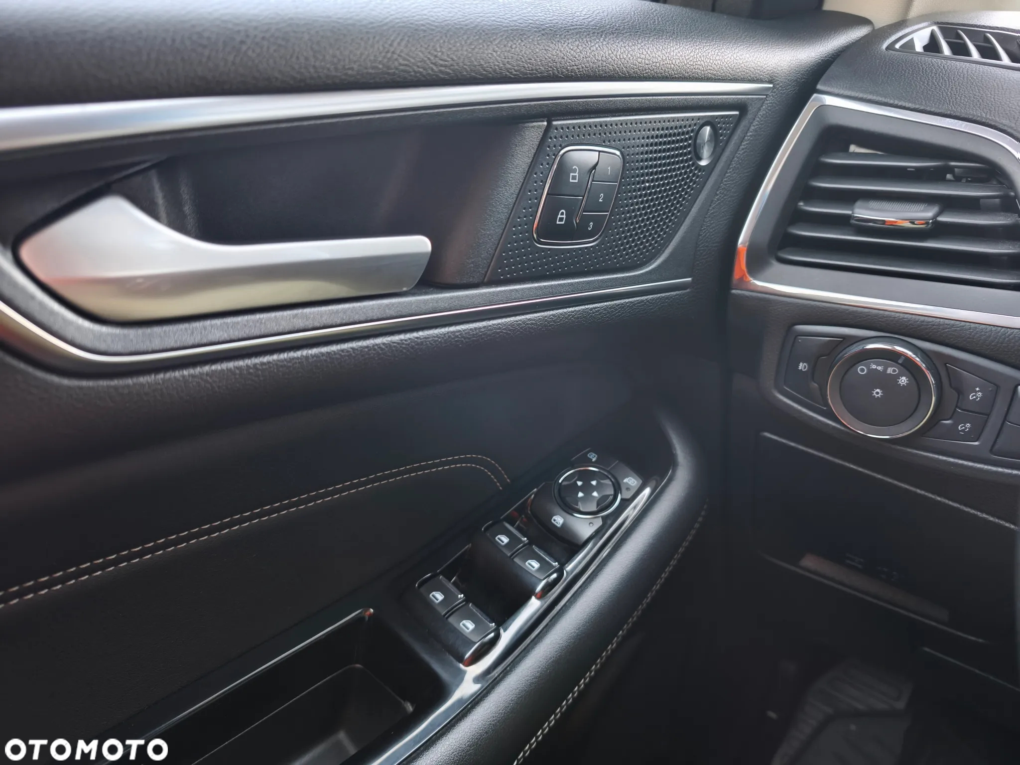 Ford Edge - 9