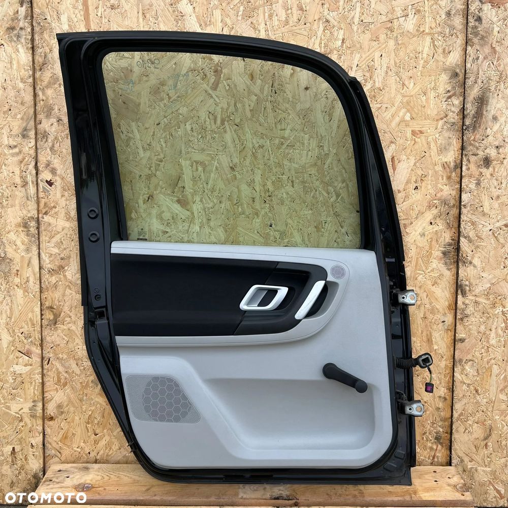 Skoda Roomster/ Praktik Drzwi Lewy Przód/ Lewy Tył L.P/ L.T Kompletne 9910 - 17