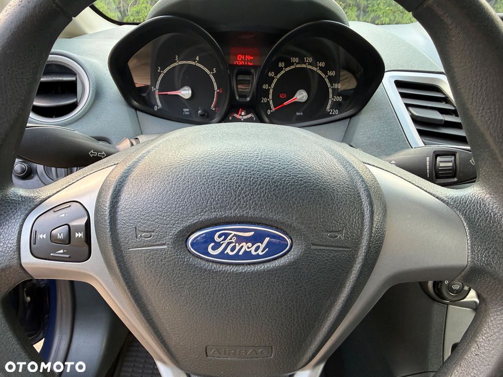 Ford Fiesta 1.25 Ambiente - 30