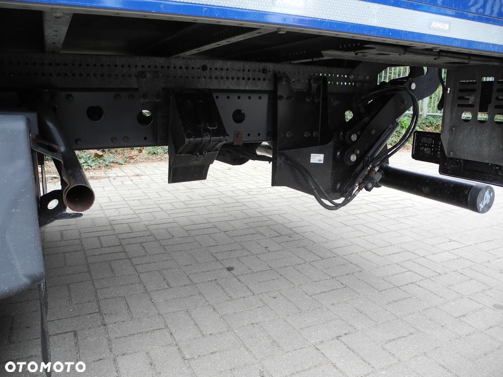 Mercedes-Benz ATEGO - 10