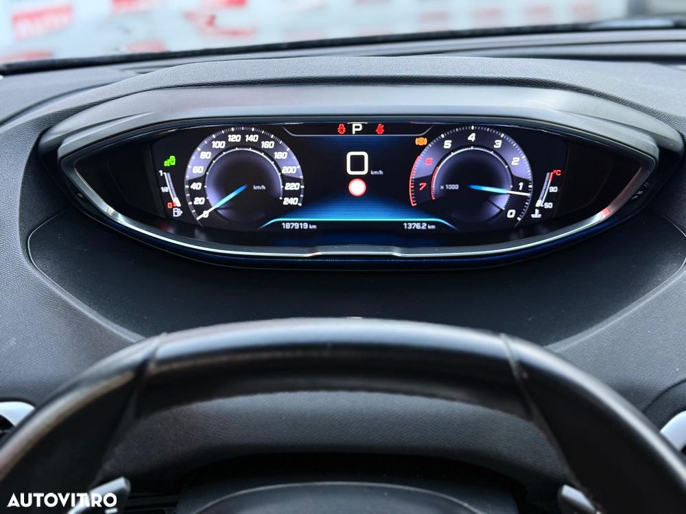 Peugeot 3008 PureTech 130 Stop & Start EAT6 Allure - 13