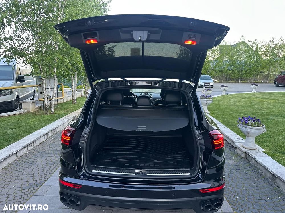 Porsche Cayenne Platinum Edition - 17