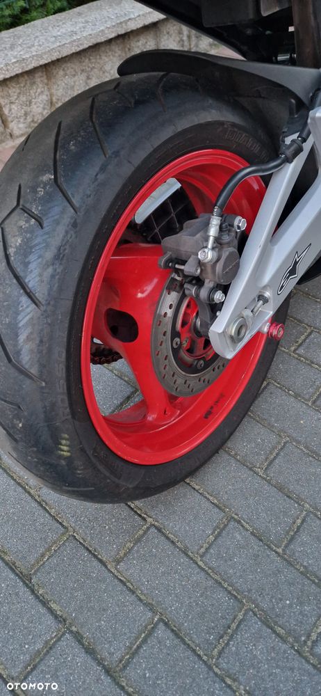 Suzuki GSR - 12