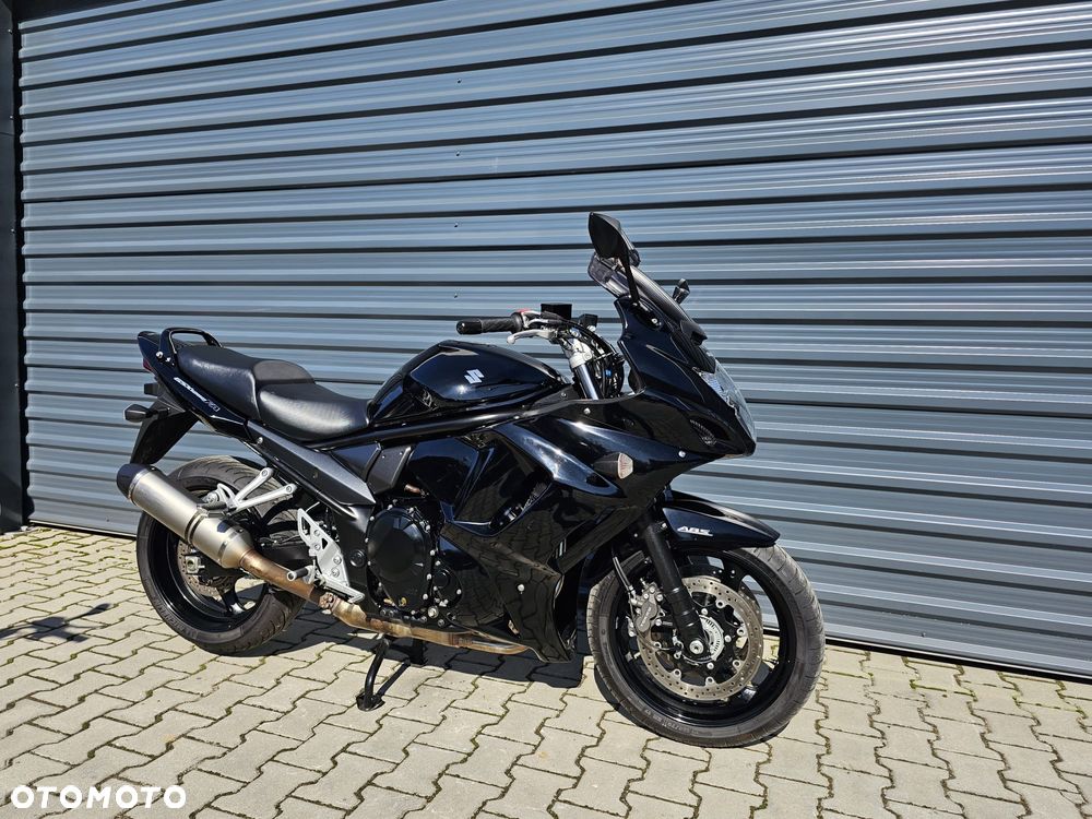 Suzuki GSX - 2