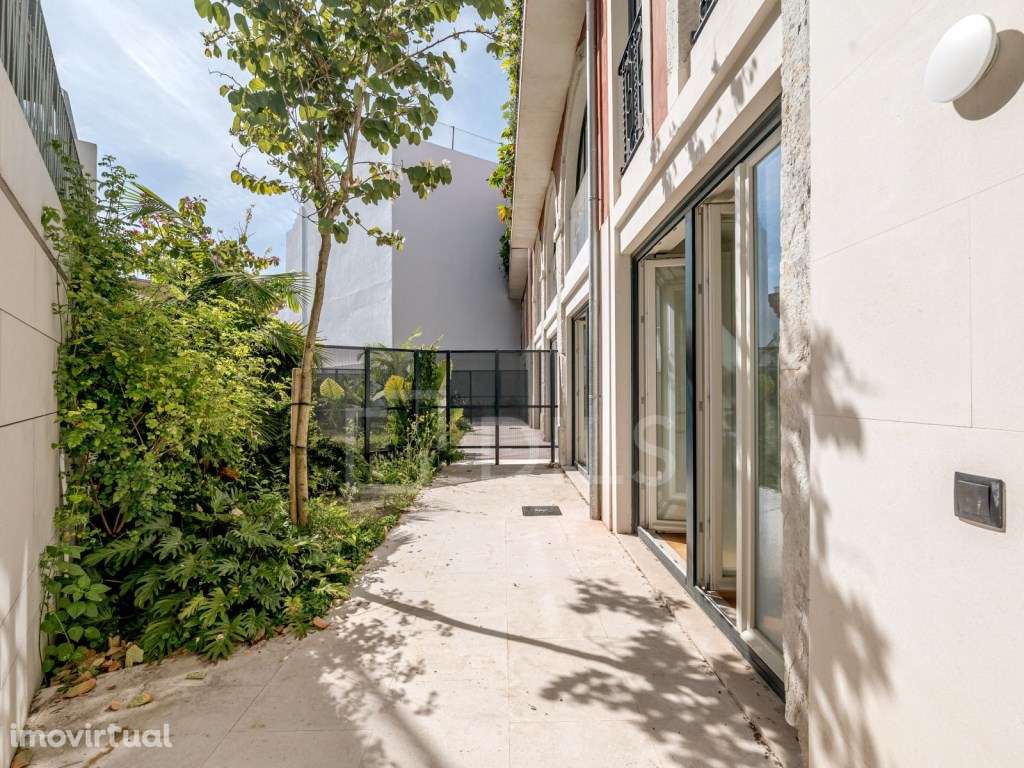 Apartamento T2 duplex com jardim e estacionamento em Lisboa - Grande imagem: 2/20