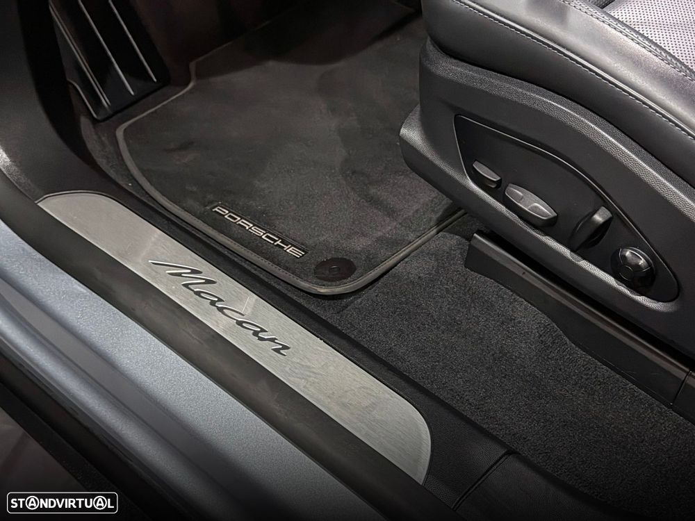 Porsche Macan Electric 4 - 21