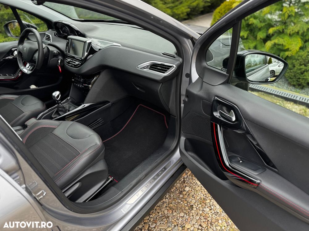 Peugeot 2008 1.2 PureTech Turbo S&S GT-Line - 28