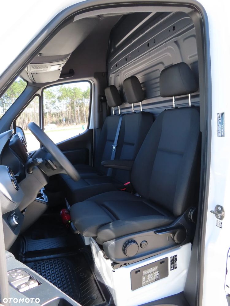 Mercedes-Benz Sprinter 317 CDI 170 KM 9G-Tronic Automat Model 907, L2H2 Furgon Blaszak, Wysoki Dach, 5932 mm Dł, FULL LED, HAK 3500 Kg, Rozstaw Osi 3665 mm, Ładowność 1174 Kg, WZMACNIANY,  Stan Wizualny I Techniczny NOWY Tak Jak Z Taśmy Produkcyjnej Gotowy Dostępny OKAZJA POLECAM - 33
